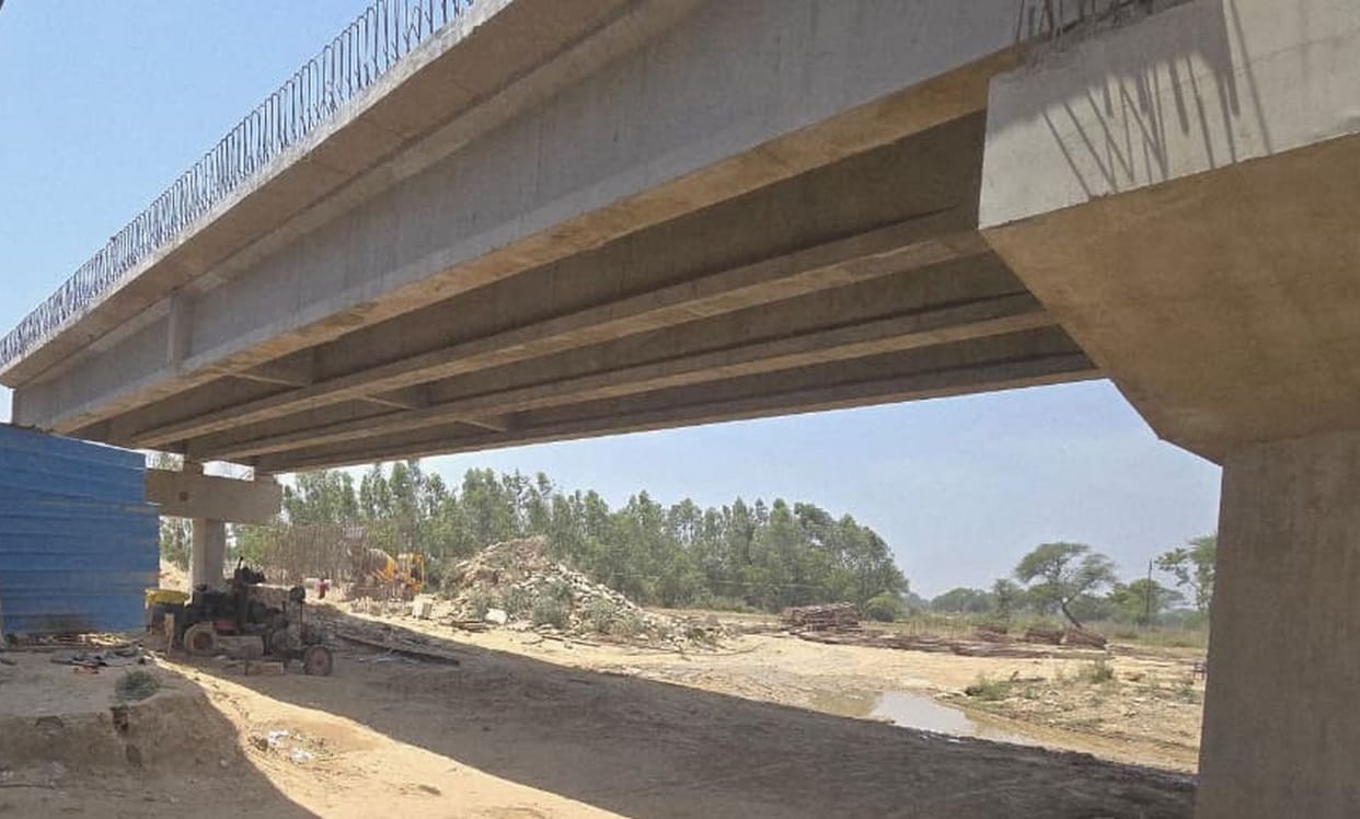 The construction of the Rannet bridge slows down due to the heat.