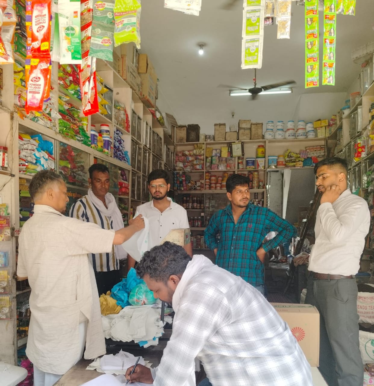 A fine of 85 thousand was collected from six shopkeepers for the use of banned polythene bags
