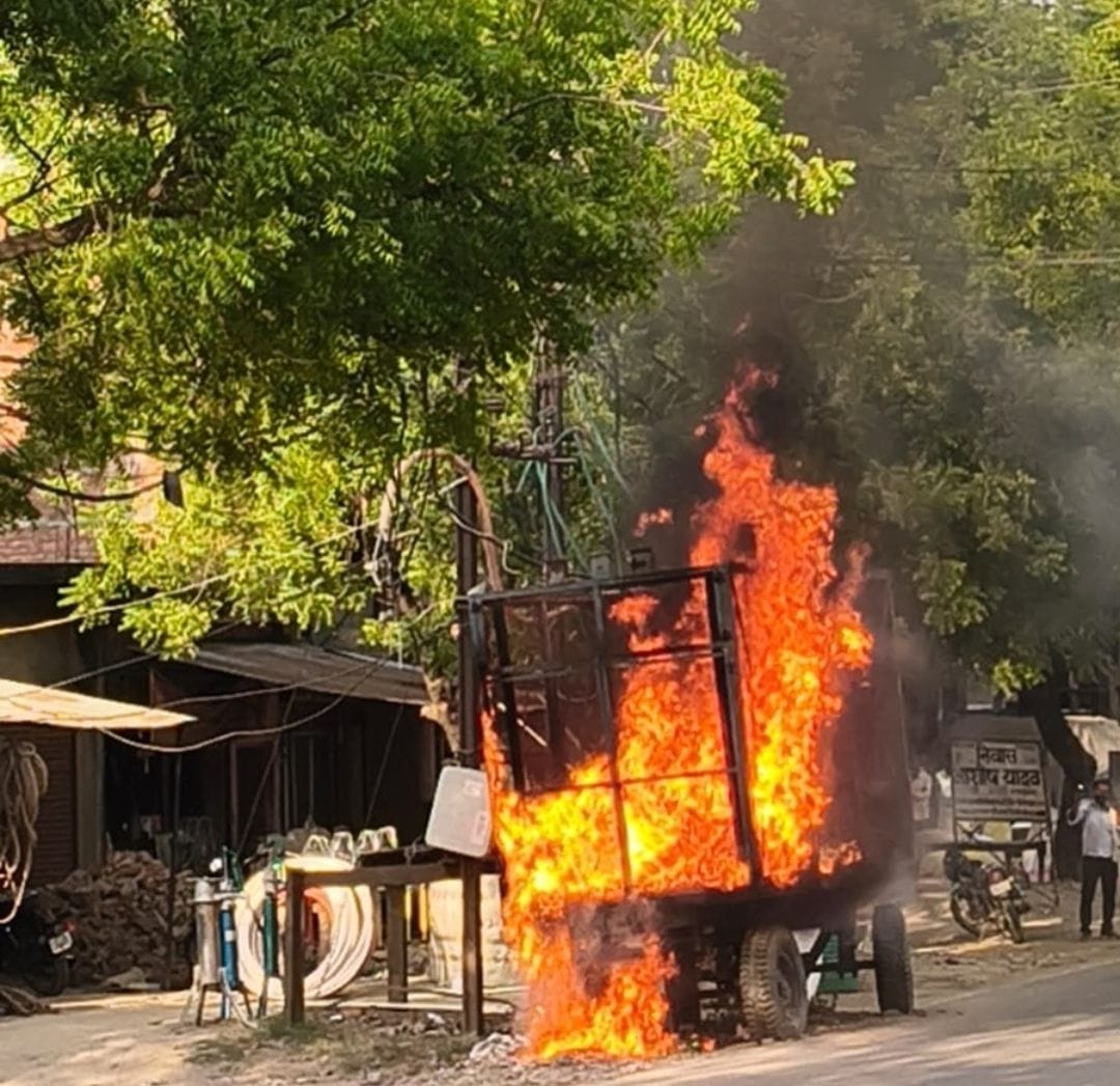 Fire broke out in the transformer, causing traffic jam