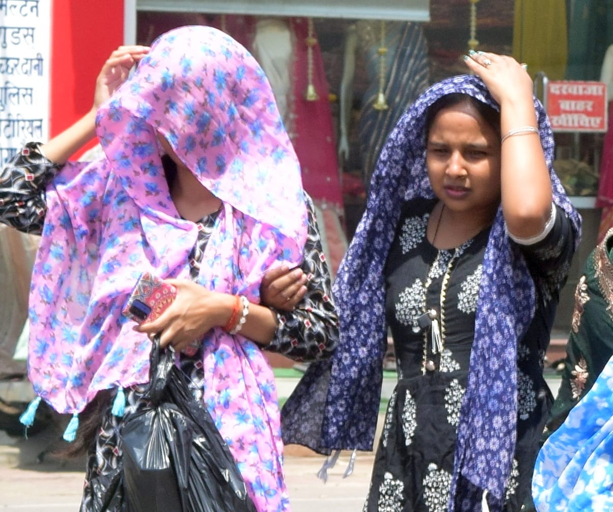 There is no peace during the day or at night due to the intense heat.