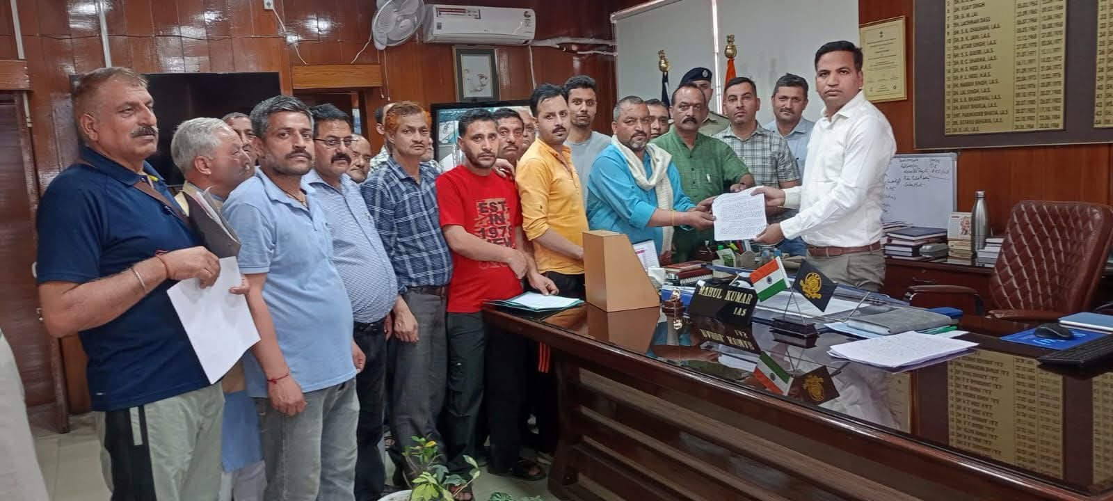 Demand for service road and underpass for Namhol market raised