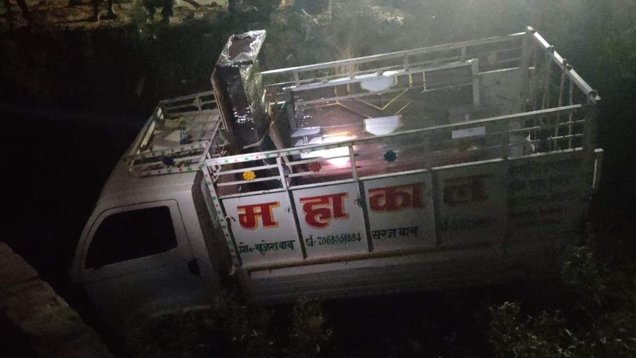 Young man going to relative's house on a scooter run over by pickup, dies