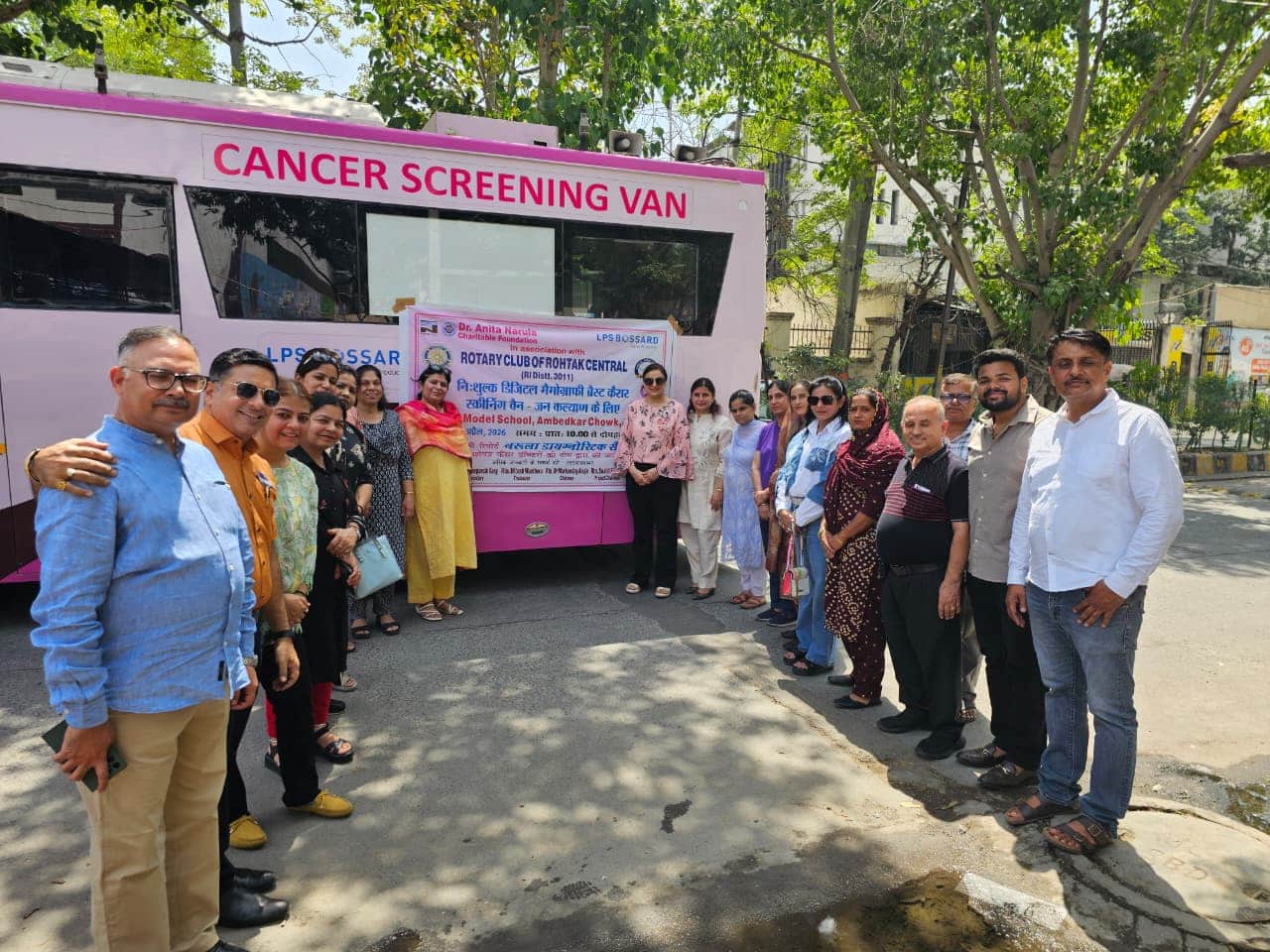 9-रोहतक के आंबेडकर चौक स्थित मॉडल स्कूल में मेमोग्राफी कैंसर स्क्रीनिंग कैंप में मौजूद महिलाएं 