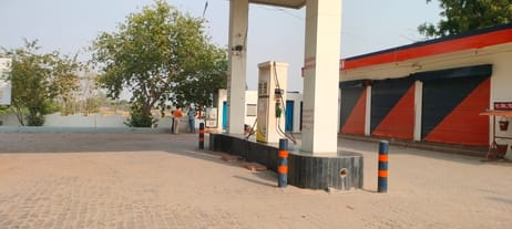 One petrol pump dry in Menhdawal