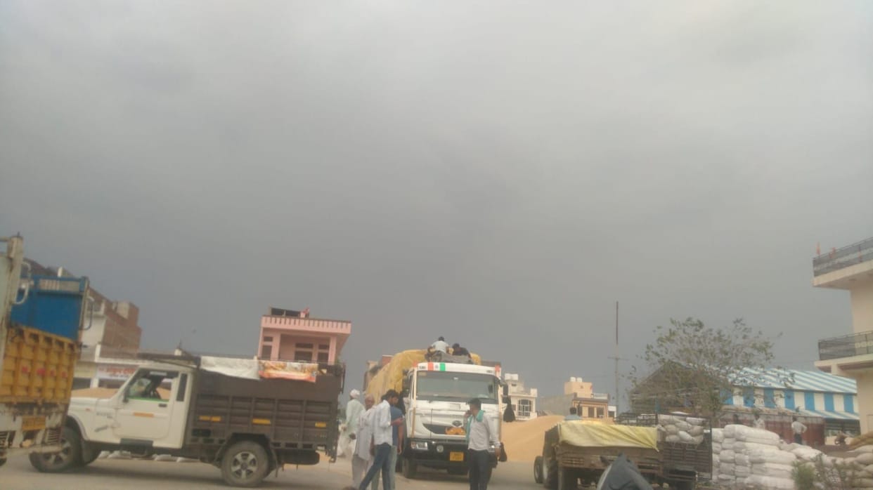 Heat in the afternoon, dust storm and clouds in the evening brought relief