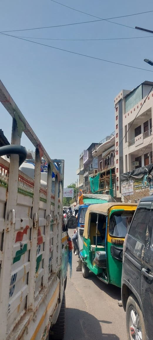 Vehicles stuck in a traffic jam stretching from Ravali to Chipitola.