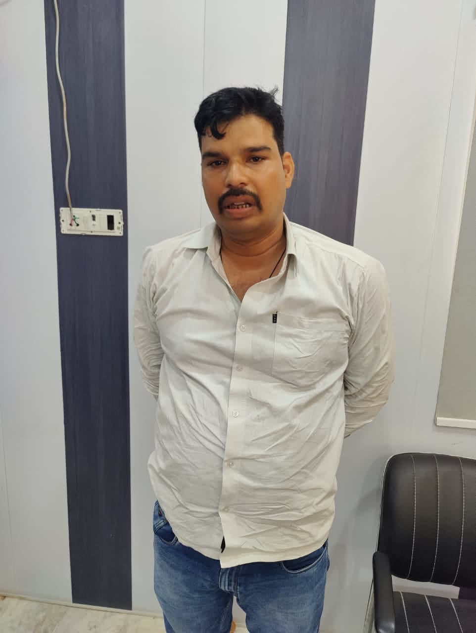 Senior clerk and driver arrested for accepting bribe