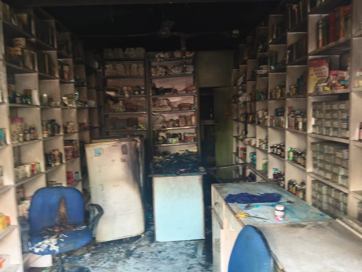 A massive fire broke out in a medical store, causing losses worth lakhs.