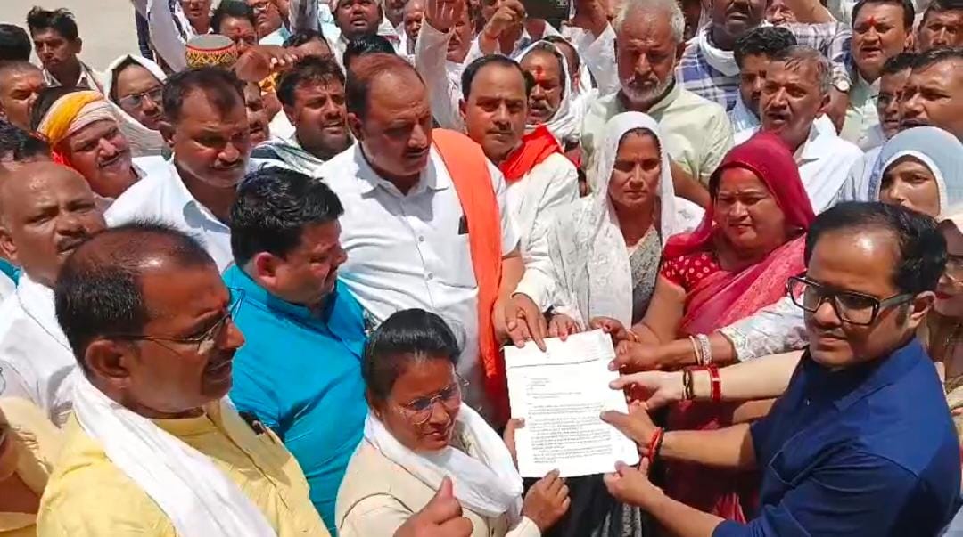 Pradhans protested demanding extension of tenure