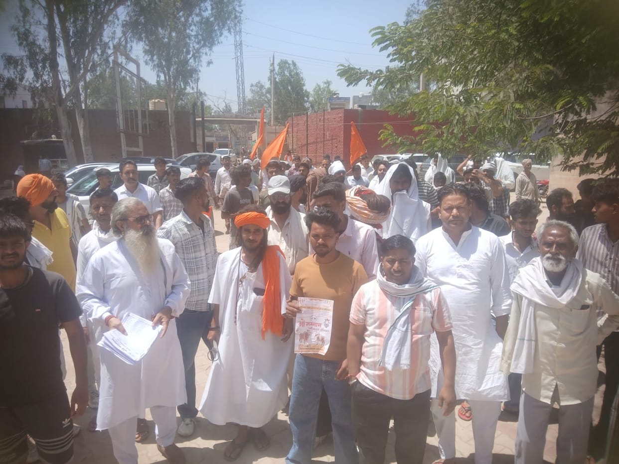 Cow protection group members protested and demanded strict laws.