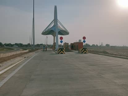 Ganga Expressway: फूड चेन से ढाबे, होटल और मोटेल तक, रेस्ट एरिया, ट्रॉमा सेंटर; एक्सप्रेस-वे पर ये खूबियां भी Ganga Expressway Country largest Greenfield From food chains to dhabas hotels and motels nine rest areas