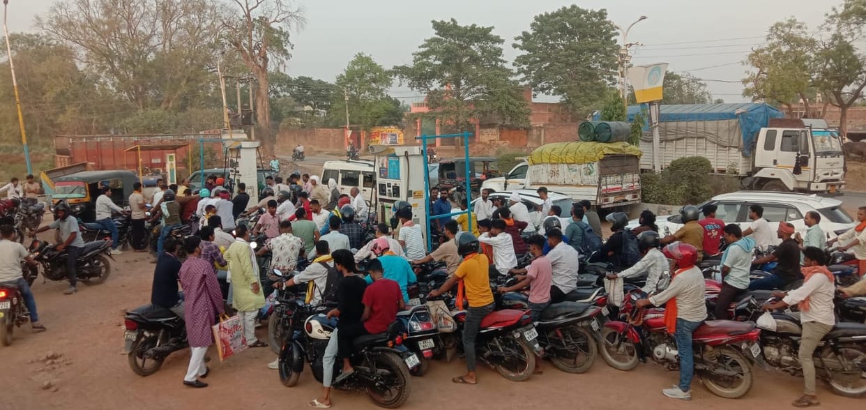 Gas, diesel and petrol crisis, ATMs are also empty