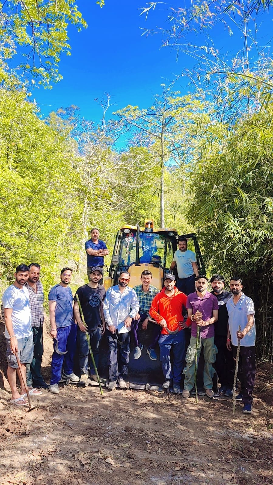 Youths in Dori donated their labour, cleared the road to the crematorium.