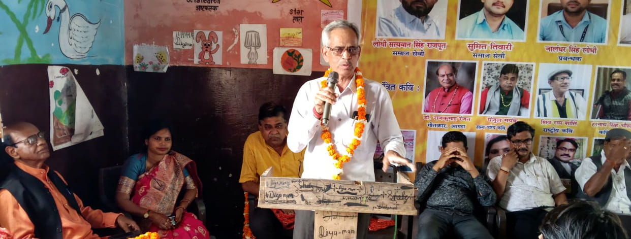A gathering of poets was organised at the academy in Pathakpura.