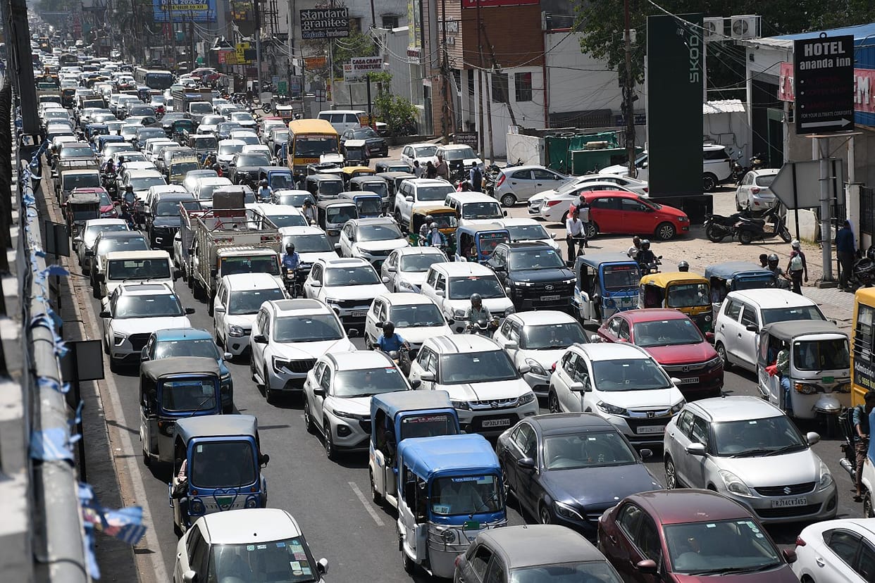 Due to the diversion, vehicles kept crawling on Polytechnic Square and Shaheed Path.