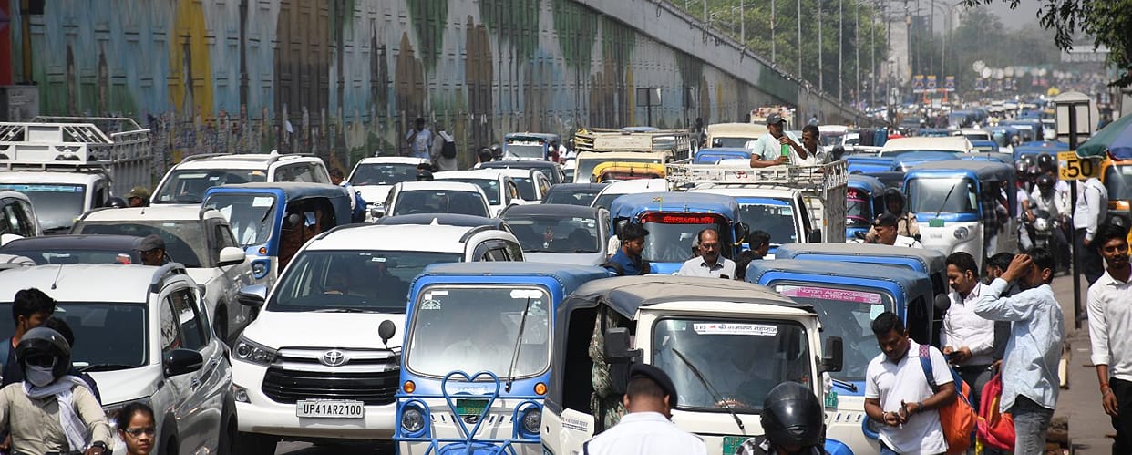 UP: High Court takes stern action on traffic jam in the capital, says officers should find a permanent solutio