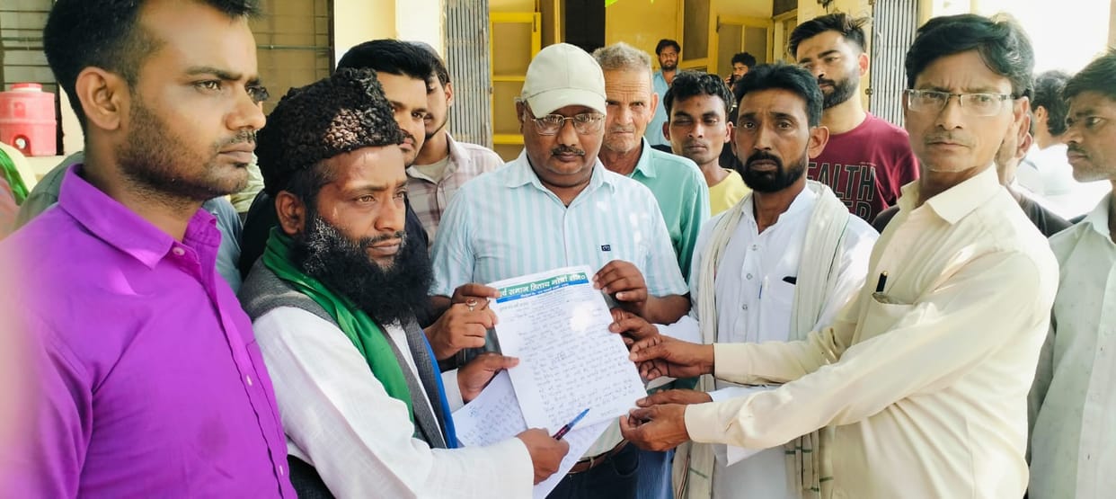Protest Staged by Gheraoing the Junior Engineer Over Electricity-Related Issues