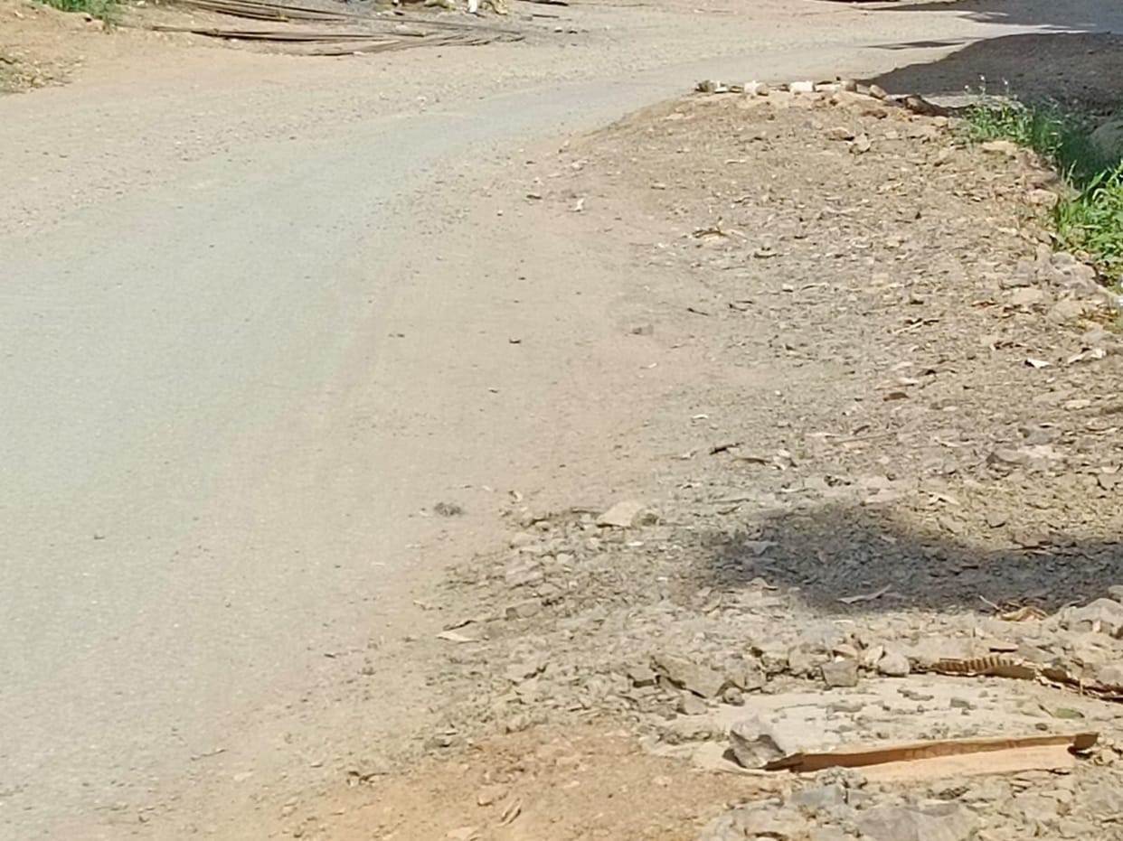 High chambers in the middle of the road on the Manju-Arki route are inviting accidents.