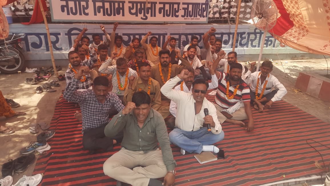 Municipal employees sit on relay hunger strike