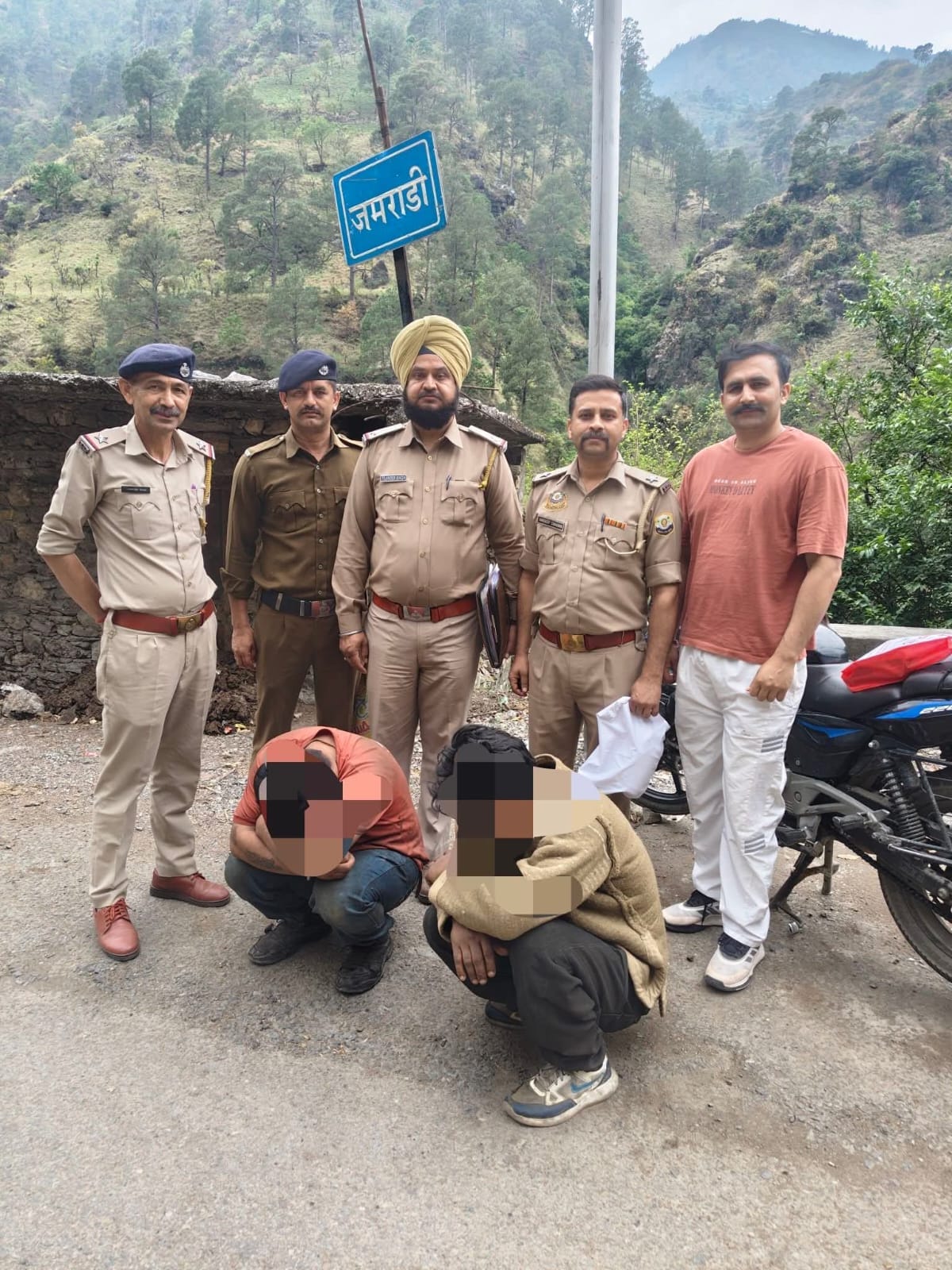 Two youths arrested with 2.85 grams of chitta