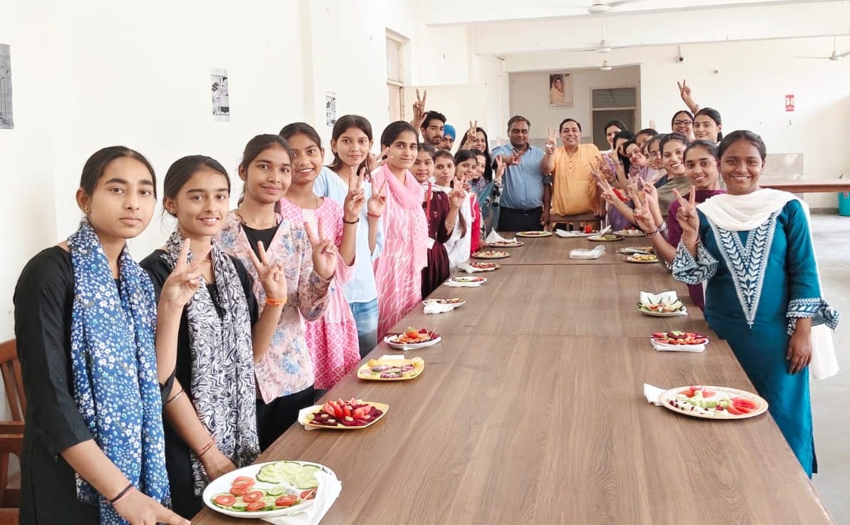 Students Showcase Talent at Salad Exhibition