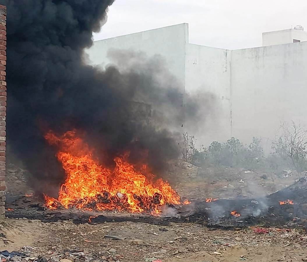A fire broke out in a garbage dump in the Kaland Chungi area, and the fire brigade brought it under control.