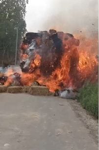 A trolley loaded with straw collided with a high-tension line and caught fire.