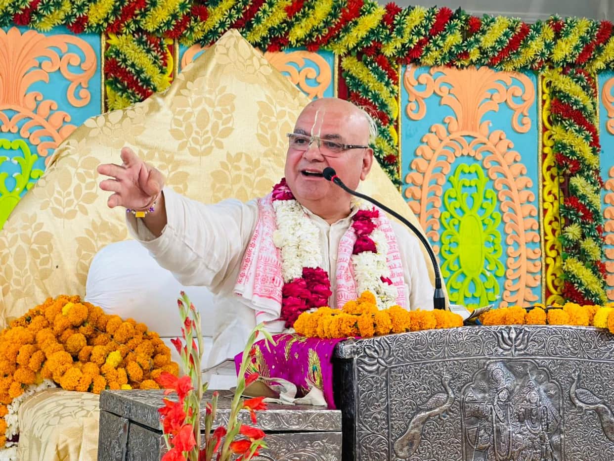 Gave the message of devotion to Lord Krishna by taking out a morning procession