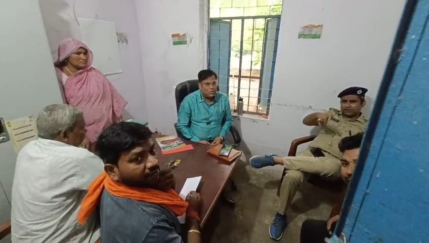 स्कूल में टीसी के नाम पर दावत का आरोप