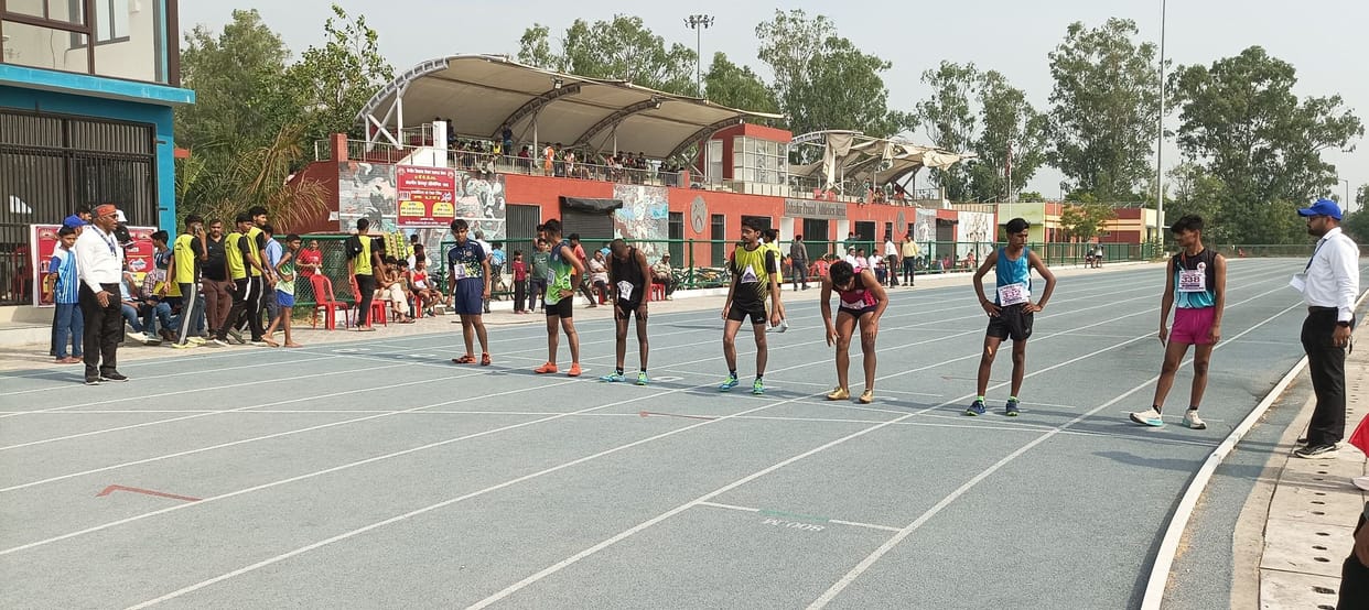 Players showed their strength, Sanskar first in 400 meter race