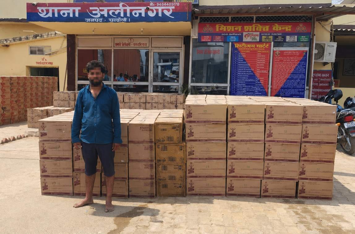 1.65 crore worth of liquor was being transported hidden in wood shavings on a truck, one accused arrested
