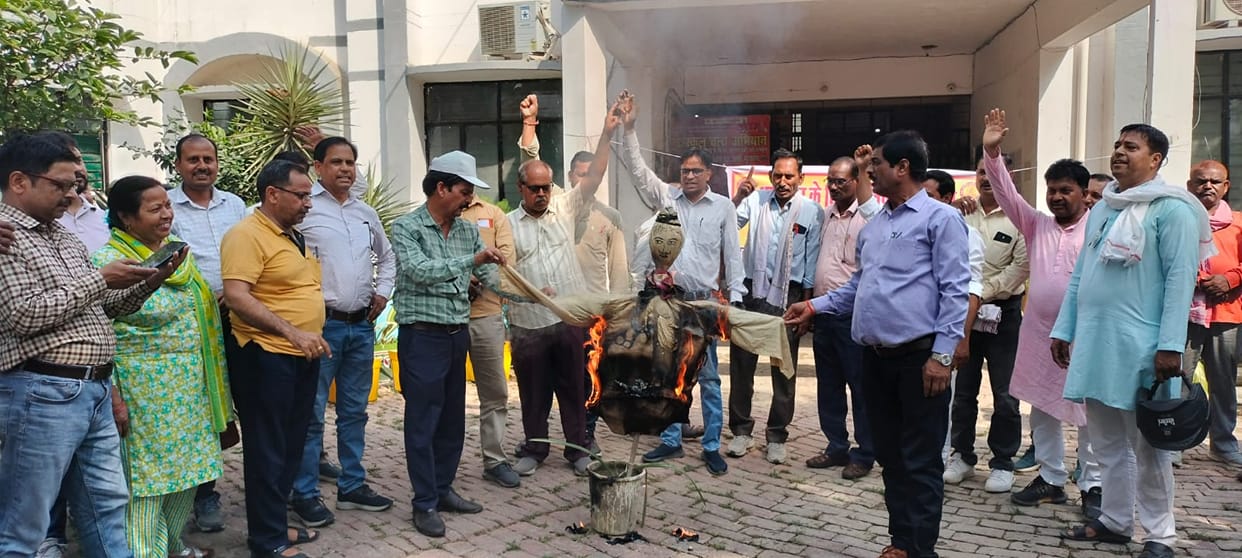 Teachers Launch a Campaign Against the Department