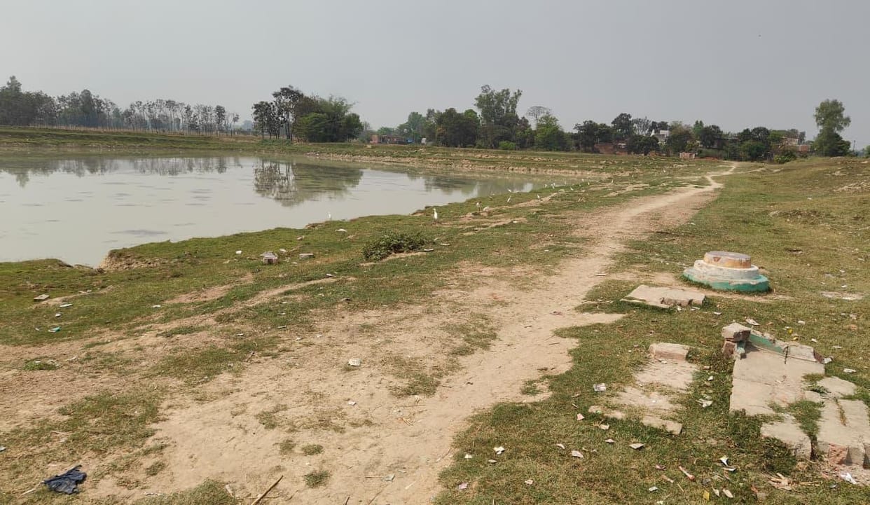 Most of the Amrit Sarovar are lying incomplete and in bad condition, the responsible people are careless.
