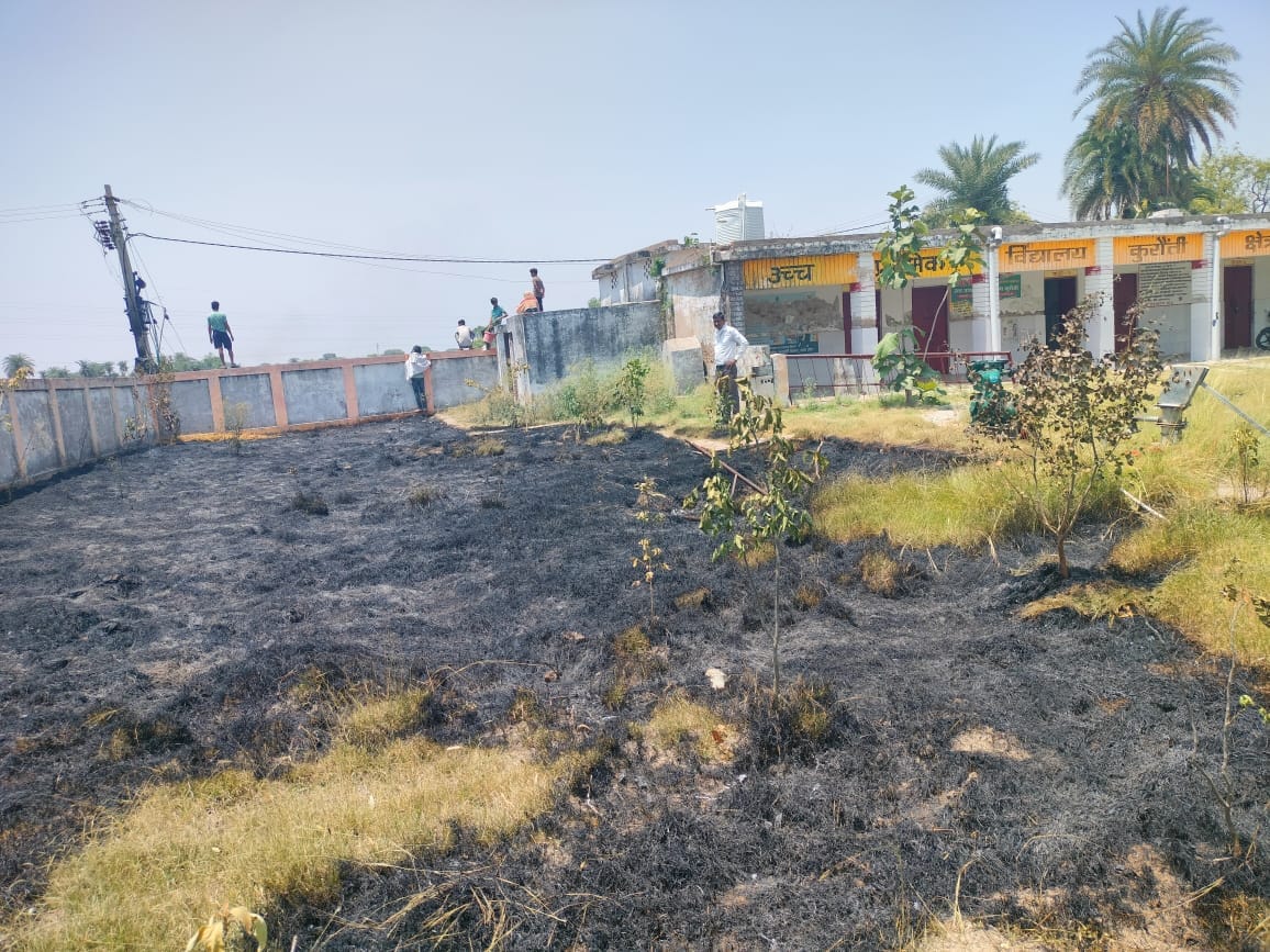 Cattle shed and transformer caught fire, straw and grains turned to ashes