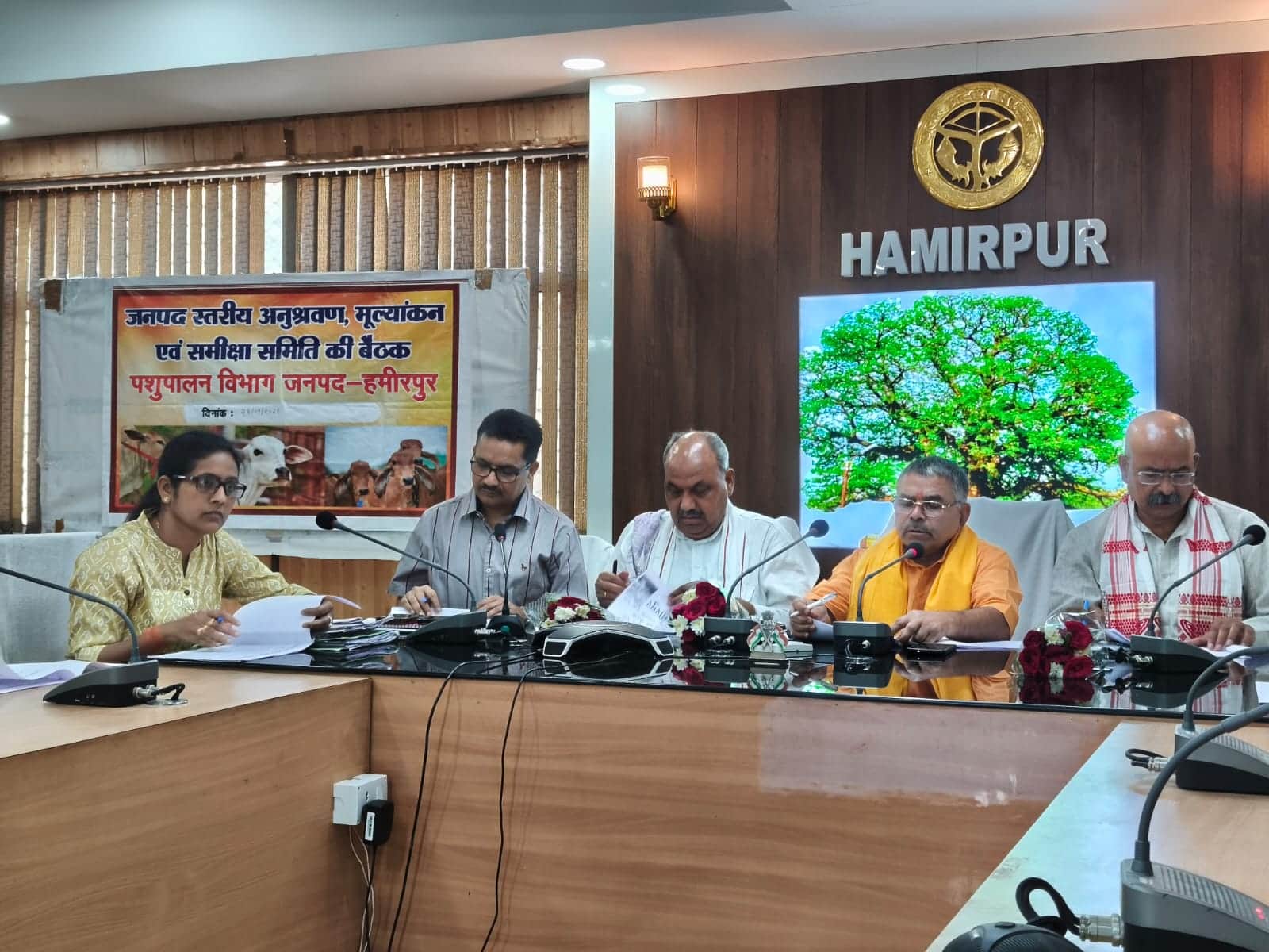 फोटो28एचएएमपी 45- बैठक को संबोधित करते गोसेवा आयोग के अध्यक्ष। संवाद