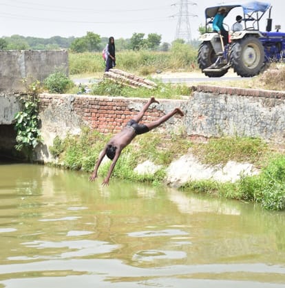 Aligarh was the hottest in four years, the mercury reached 44 degrees