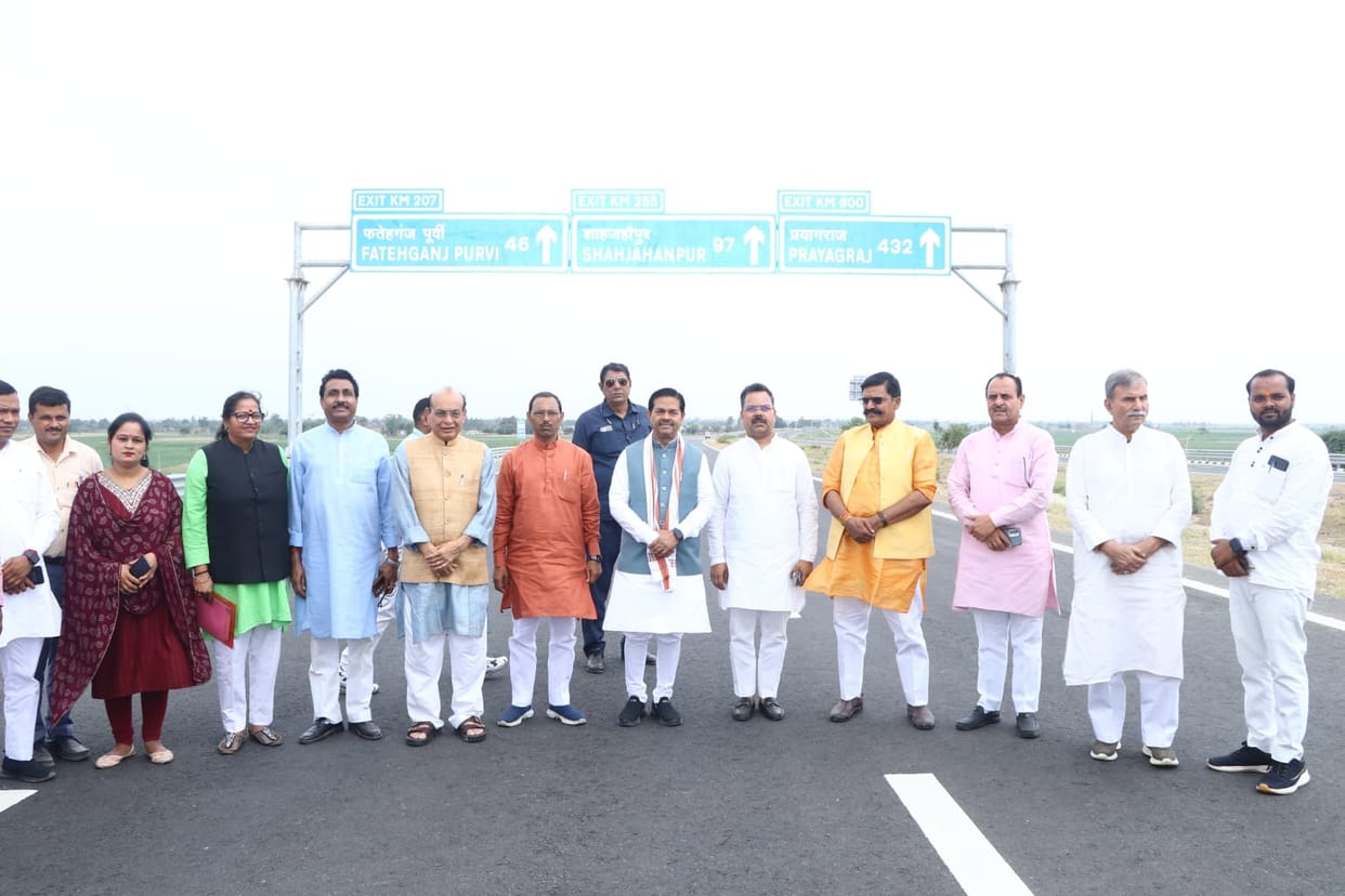 Immediately after the inauguration, people drove their vehicles on the Ganga Expressway.