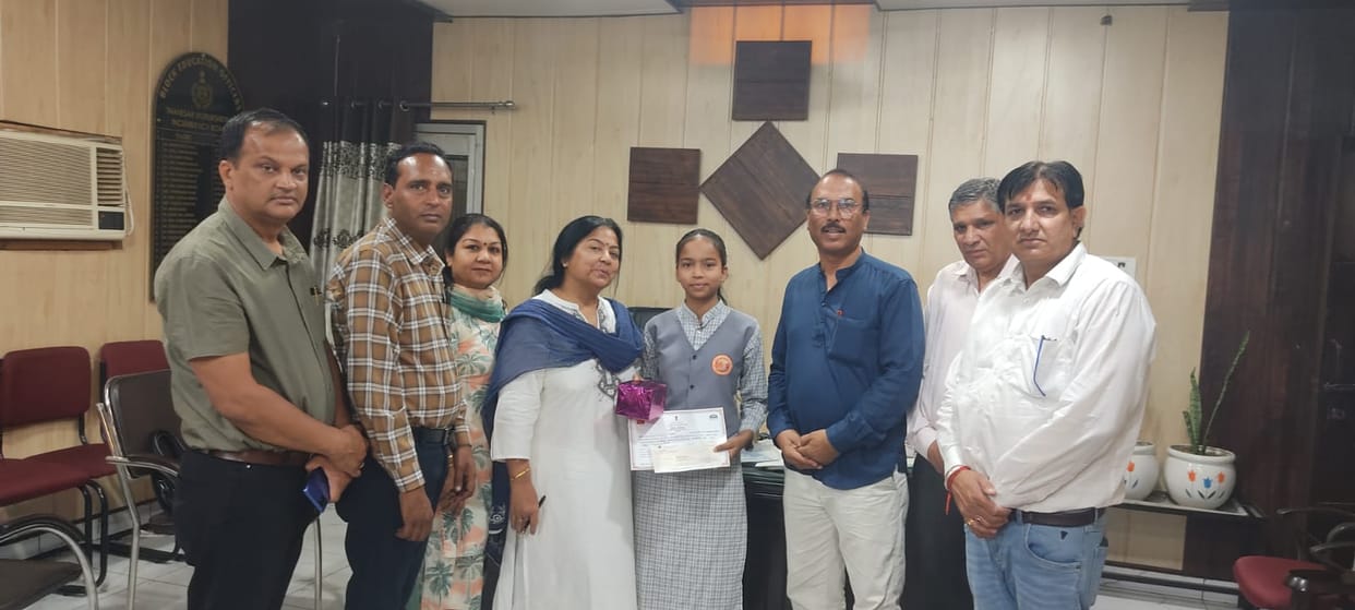 Tanushka secured first place in the state in the Dhai Akhar competition.