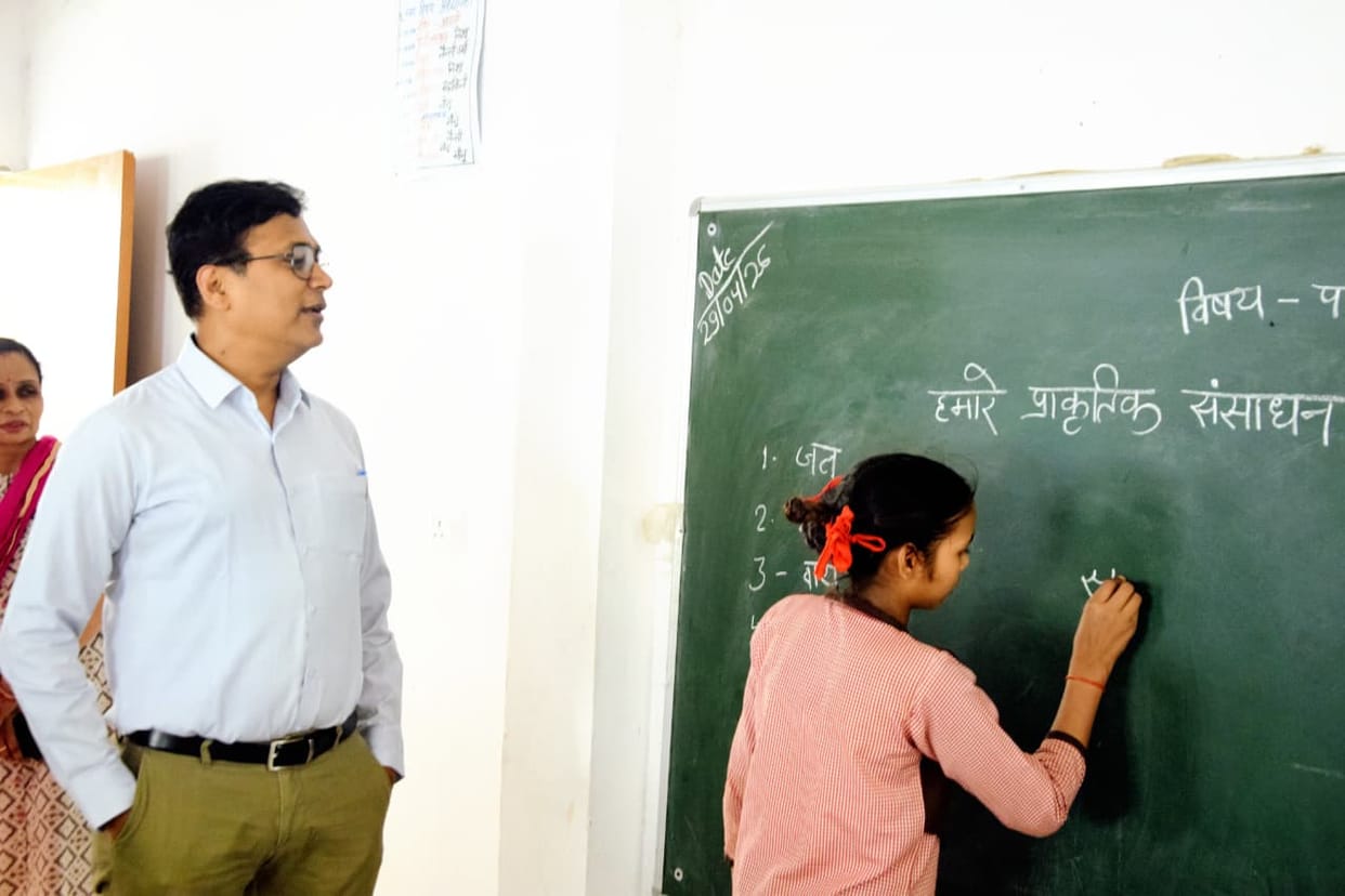 DM turns 'teacher' during surprise inspection