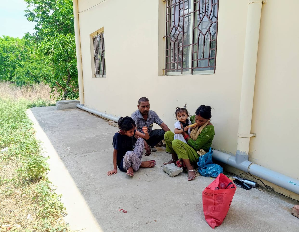 AC in container ward fails, patients forced to sit under trees in the scorching heat