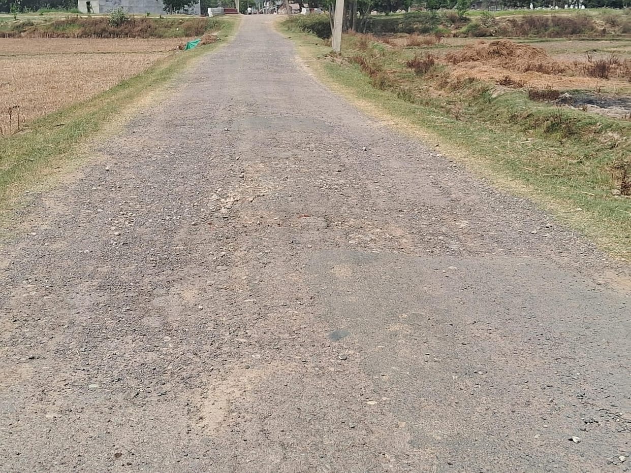 Jamog-Khairhania road is in bad condition, accidents are happening