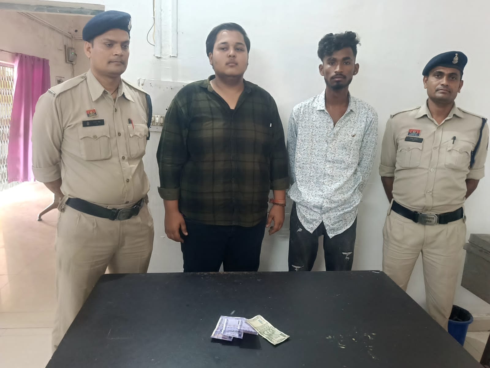 दो आरोपियों को किया गिरफ्तार