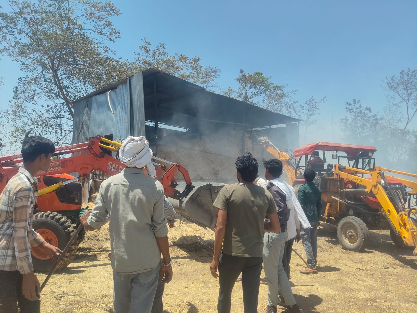 लापरवाही की चिंगारी बनी तबाही की आग