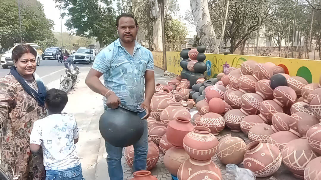 Demand for clay pots rises as temperatures rise, with business expected to grow