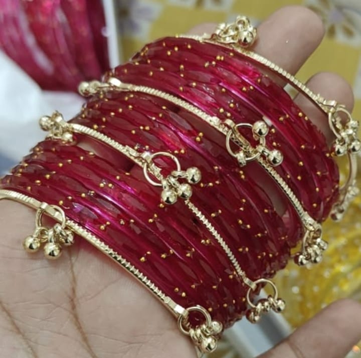 Kashmiri bangles have become the first choice of women in the new fashion trend.