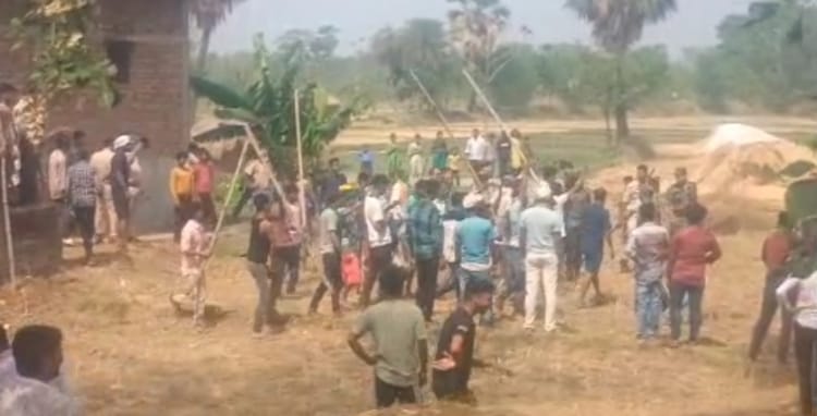 Bihar News: हाईवा की टक्कर से महिला की मौत, सड़क जाम के दौरान पुलिस पर पथराव, थानाध्यक्ष घायल