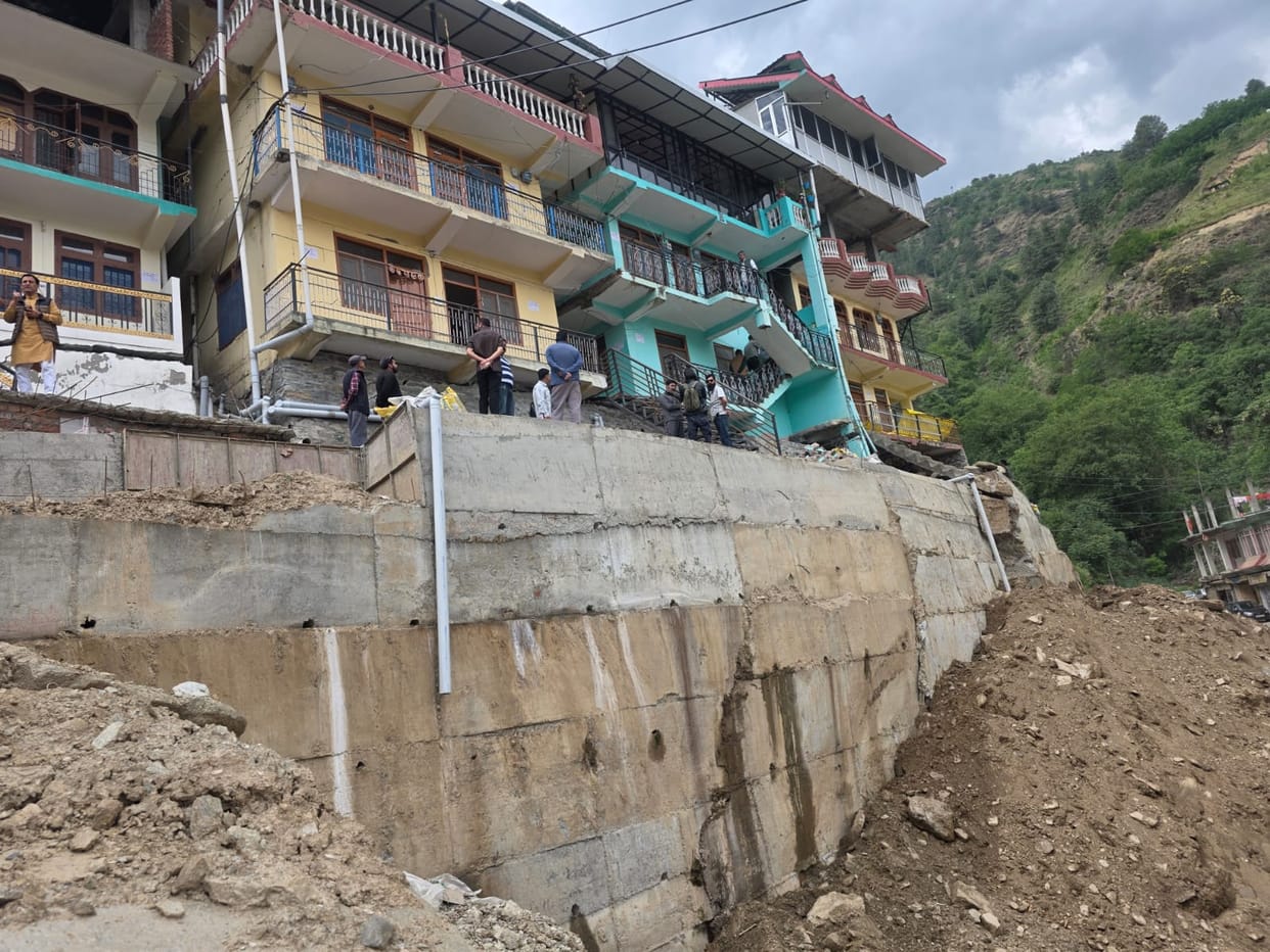 Five houses in Savda Bazaar are unsafe due to NH digging