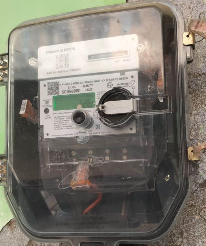शहर में उपभोक्ता के घर लगा स्मार्ट मीटर। संवाद