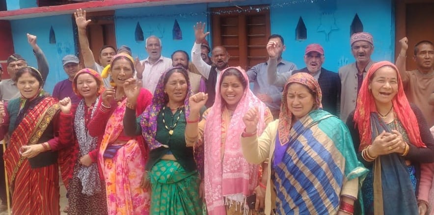 Disaster affected people protest against the government