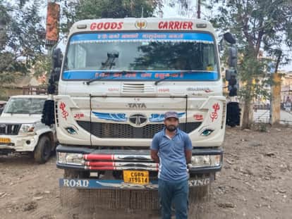 Two sand-laden vehicles seized in Bemetara and fine of 57000 rs collected